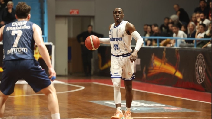 Kağıtspor’da aidiyet duygusu üst düzeyde;  Potanın 12 Dev Adamı:  “Burası artık bizim evimiz”